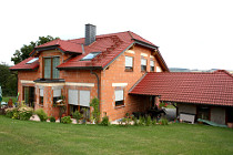 Rohbau Einfamilienhaus mit Balkon, Carport und Garage